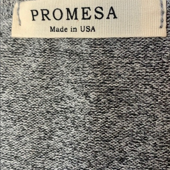 ❗️Last 1! LARGE Grey cold shoulder trendy top - Picture 5 of 5